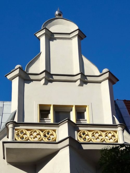 gable pediment architecture