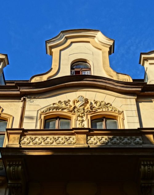 gable pediment architecture