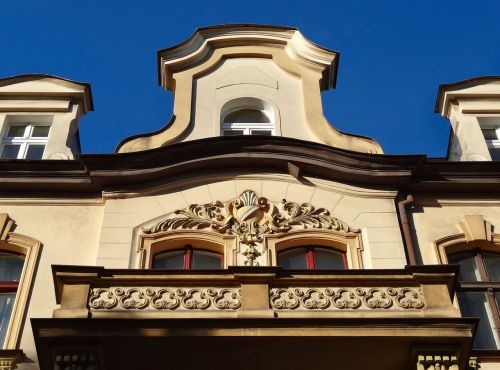 gable pediment architecture