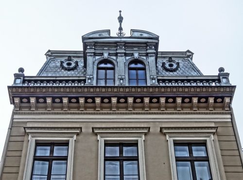 gable pediment architecture