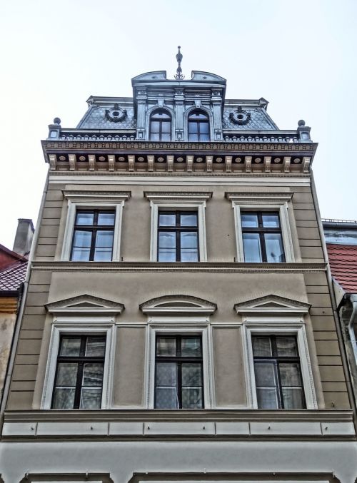 gable pediment architecture