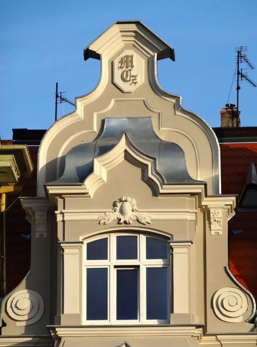 gable pediment architecture