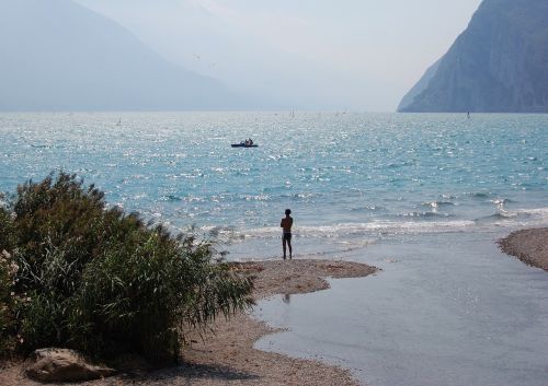 garda lake mountains