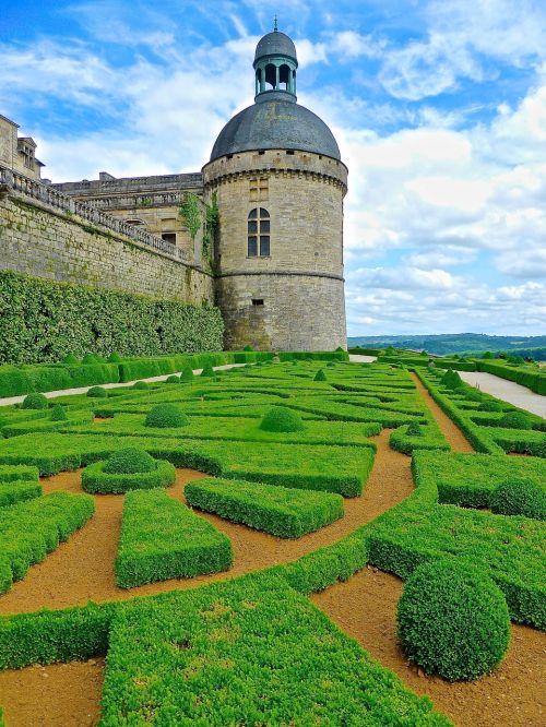 garden hautefort chateau