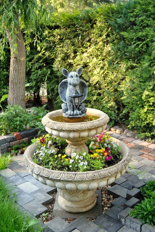 garden deco sculpture