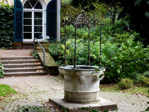 garden fountain water