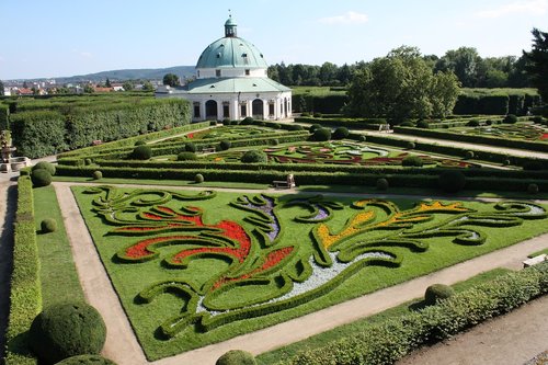 garden  outside  outdoors