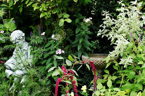 garden  tranquil  figurine