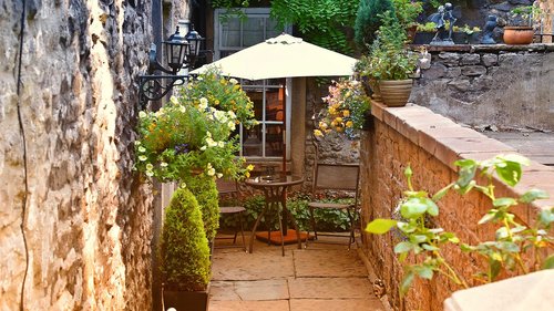 garden  home  courtyard