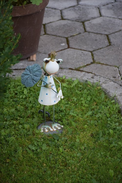 garden  ornament  frog