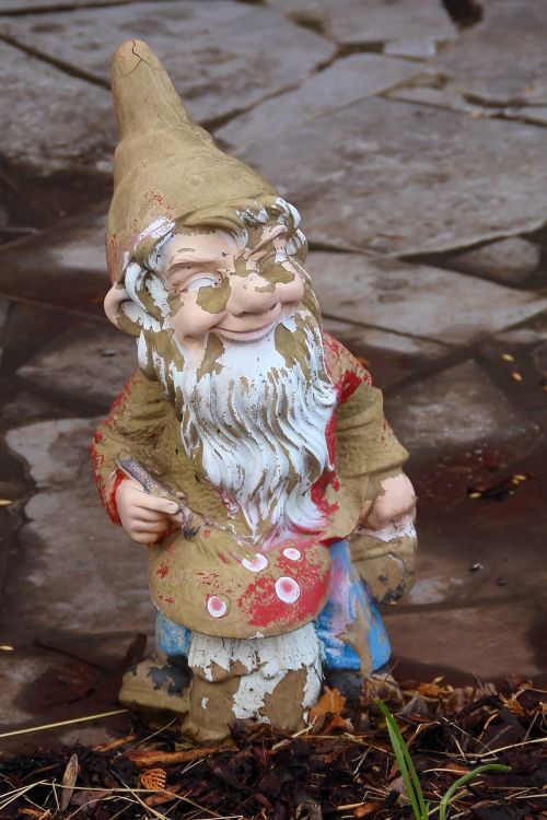 garden gnome dwarf broken