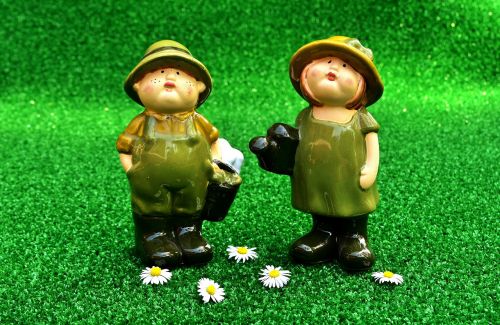 gardening figures pair