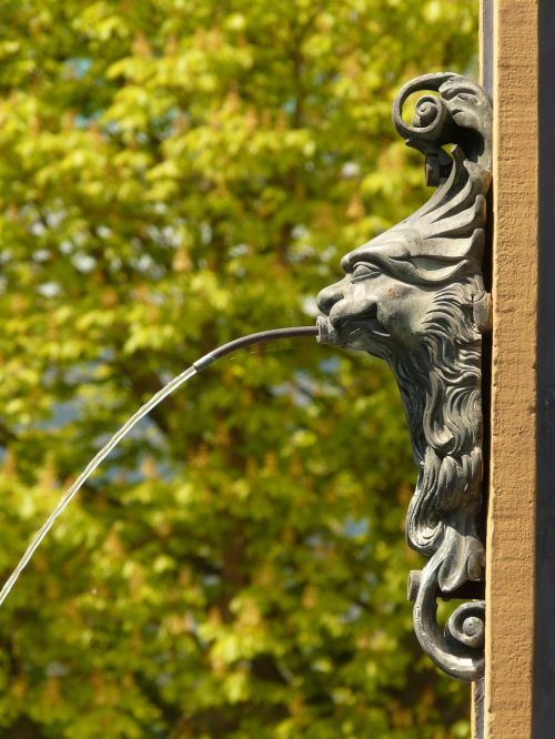 gargoyle fountain water