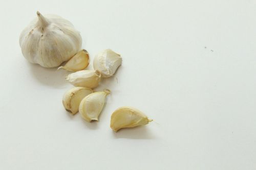 garlic raw raw garlic
