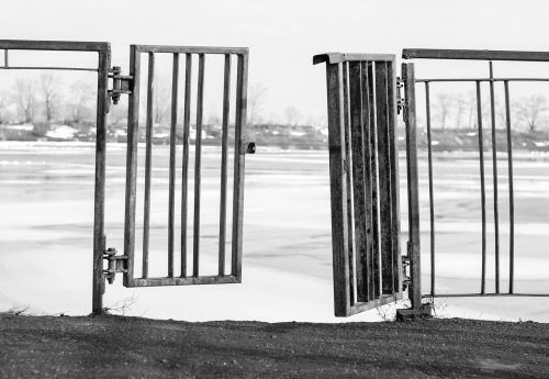 gate door rusty