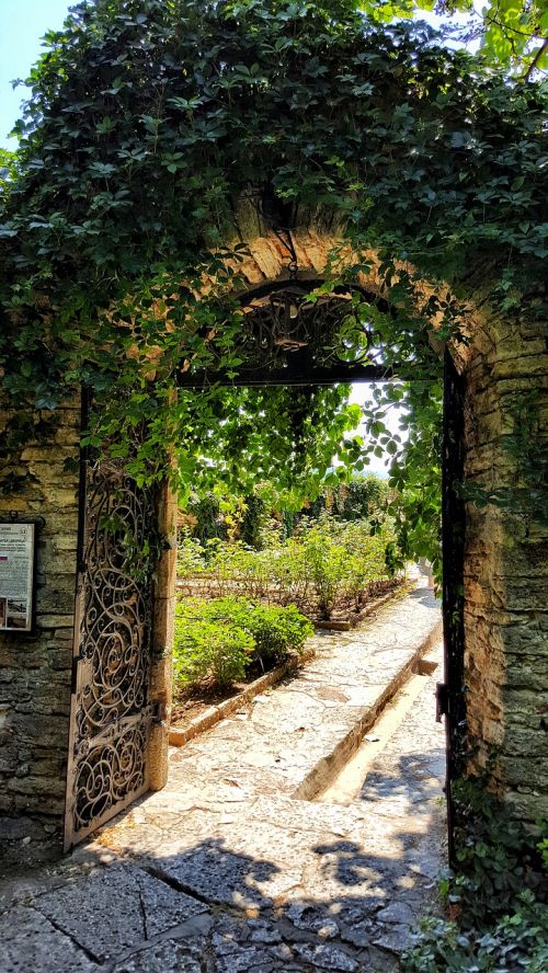 gate stone entry