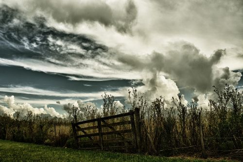 gate sky storm