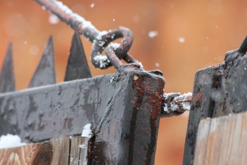 gate iron snow