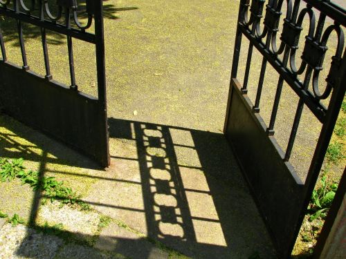 gate door court