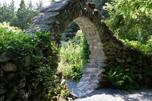 gateway garden pathway