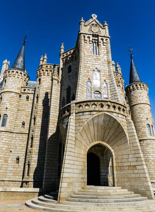 gaudí astorga castle