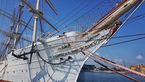 gdynia  port  ship
