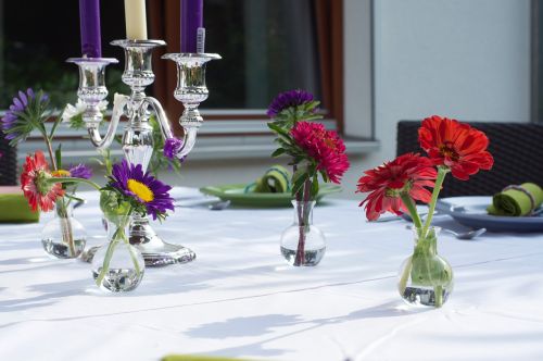gedeckter table flowers table