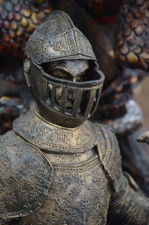 geek statue knight