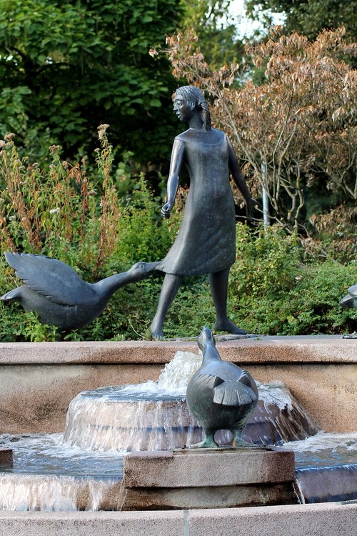 geese  goose girl  fountain