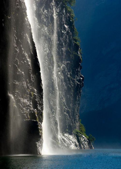 geirangerfjord norway waterfall