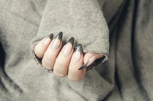 gel nails nail art model