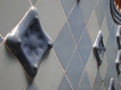 geometric wall gaudí