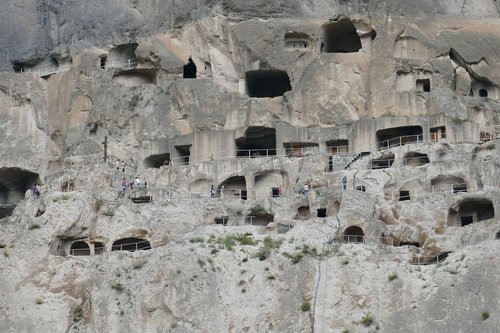 georgia  vardzia  cave city