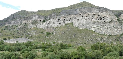georgia  vardzia  cave city