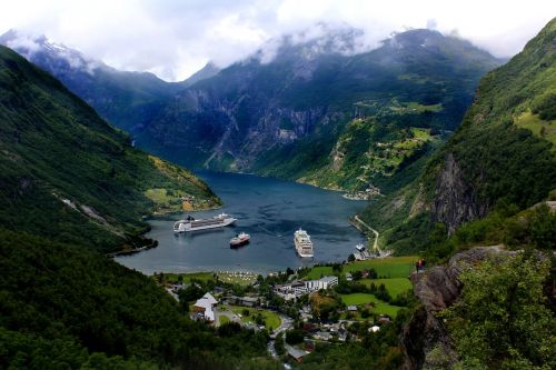geiranger panoramic fjord