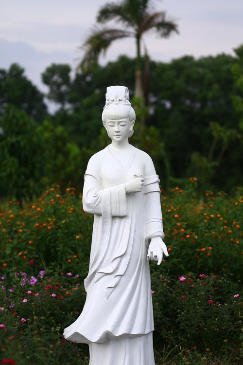 german mom  buddha  statue