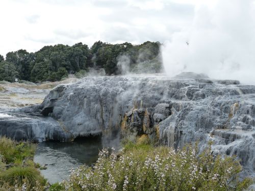 geyser fountain hot