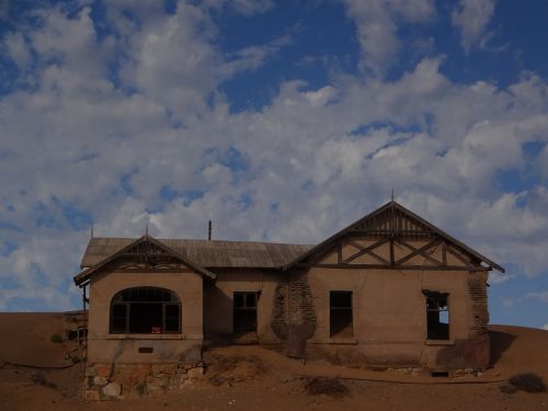 ghost town kolmanskop namibia