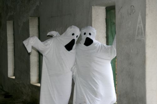 ghosts halloween white