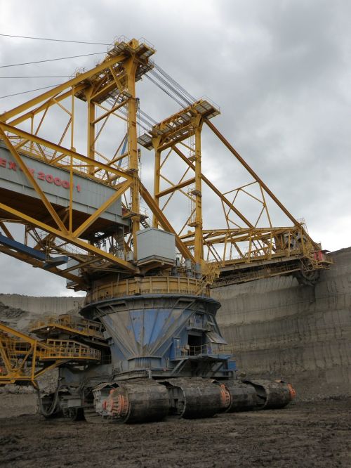 giant machine excavator coal