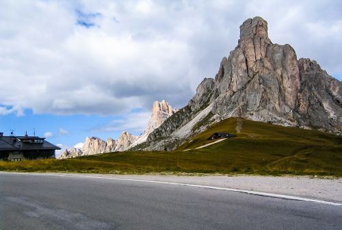 giaupass dolomites mountains