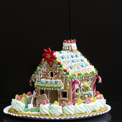 gingerbread house christmas pastries decoration