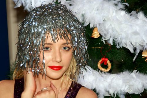 girl tinsel wig