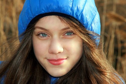 girl blue eyes hood