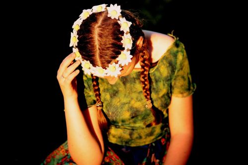 girl wreath thoughts