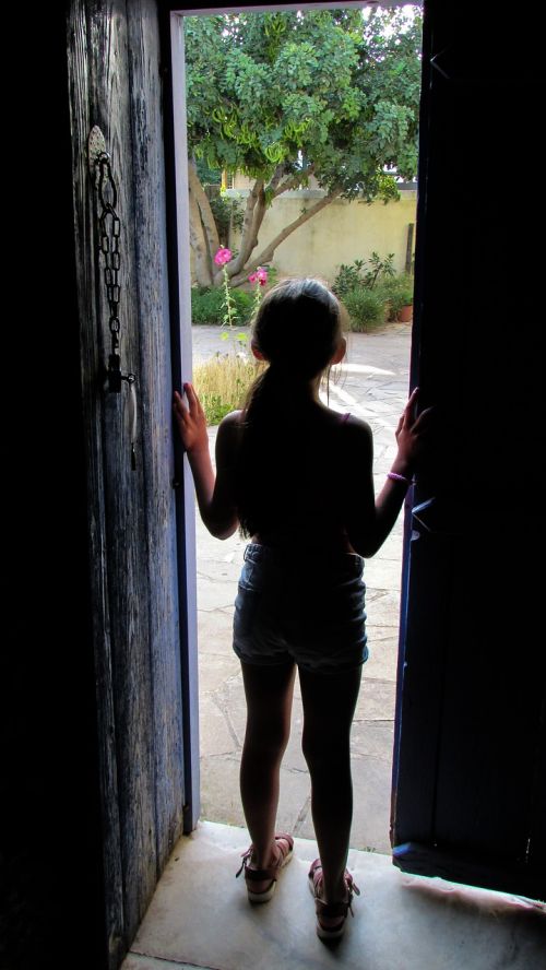 girl door shadow