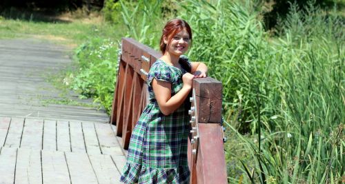 girl bridge green