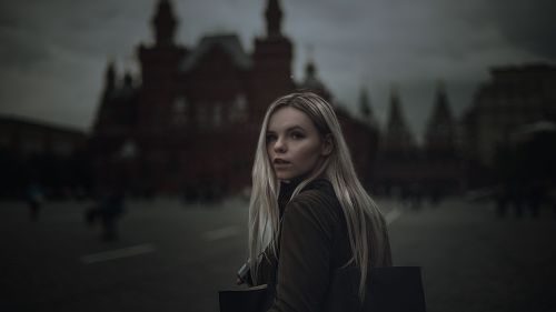 girl red square gloominess