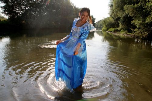 girl princess lake