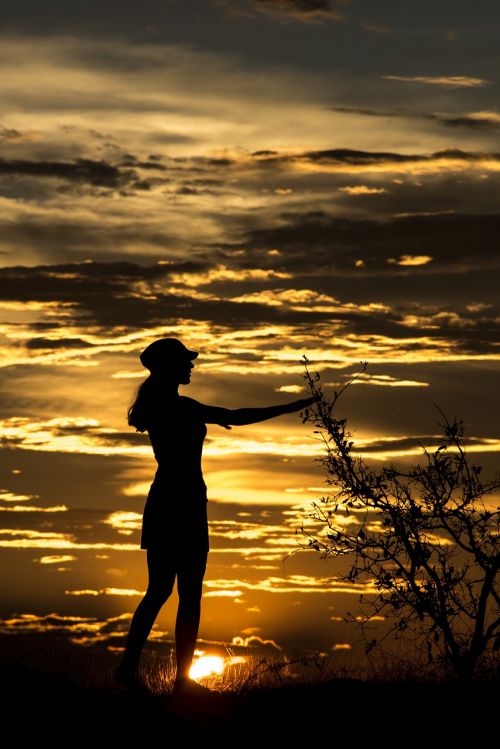 girl horizon sunset